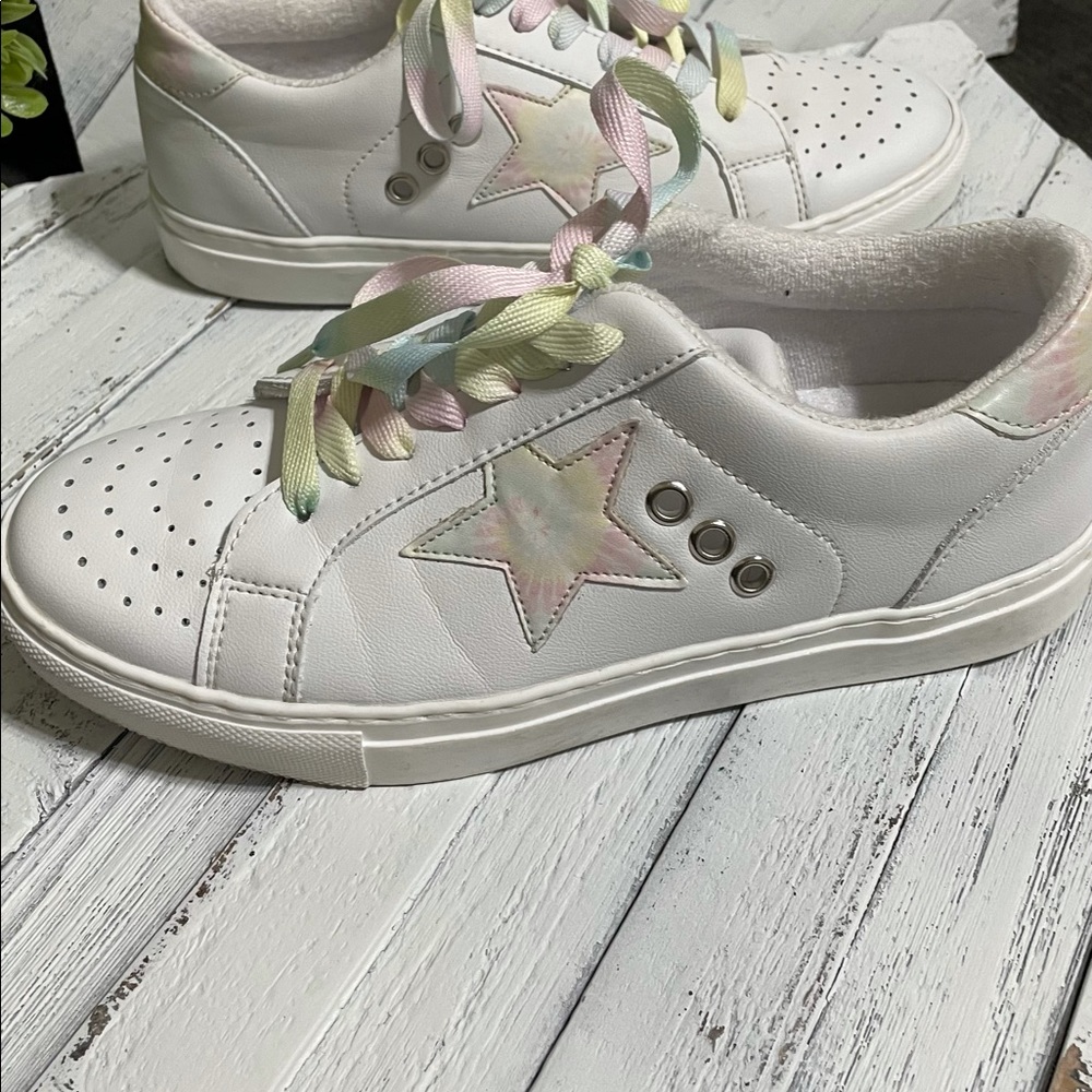 Women’s Steve Madden tickled tie dye star shoes 8